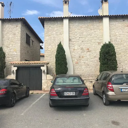 Hébergement de vacances House *